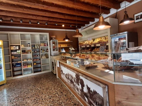 negozio in vendita ad Isola della Scala