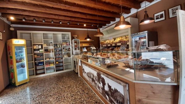 negozio in vendita ad Isola della Scala