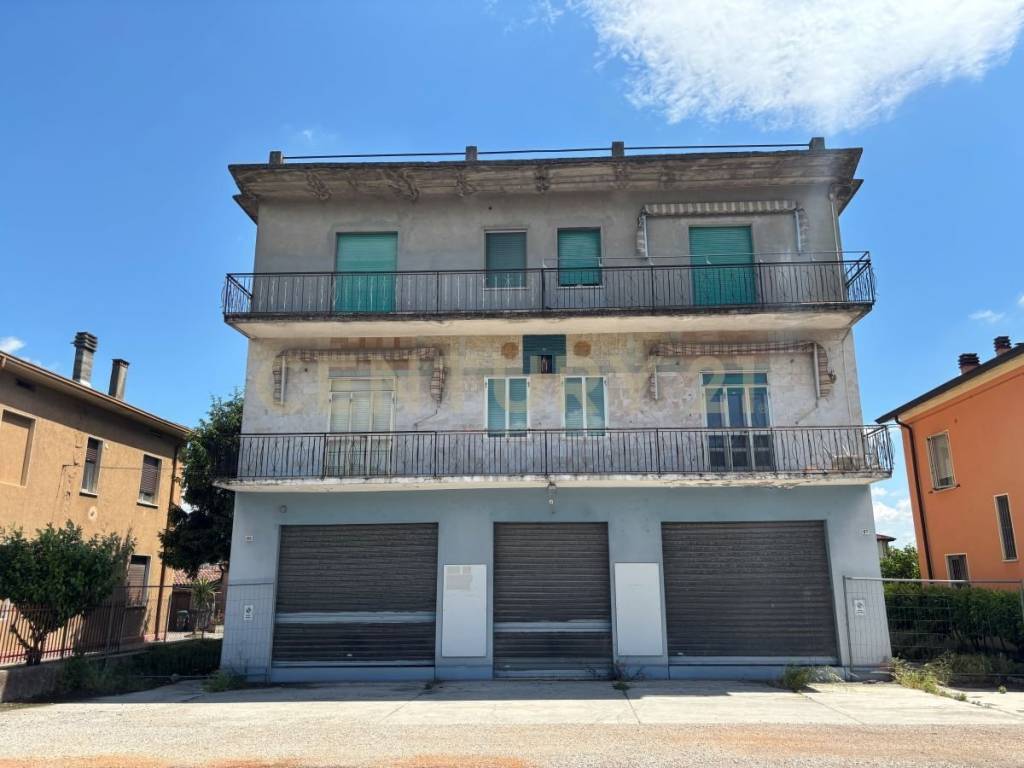 intera palazzina in vendita ad Isola della Scala