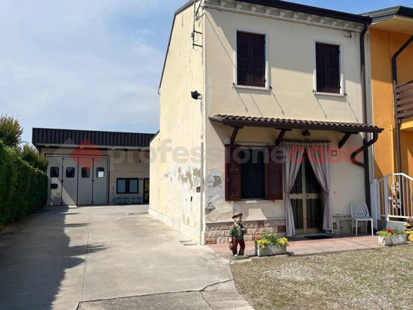 casa indipendente in vendita ad Isola della Scala in zona Tarmassia