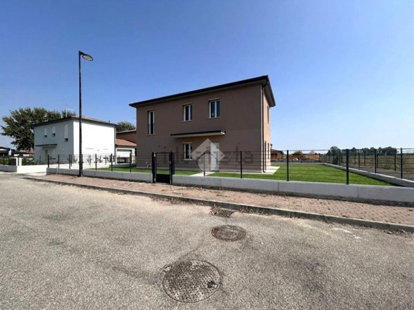 casa indipendente in vendita ad Isola della Scala