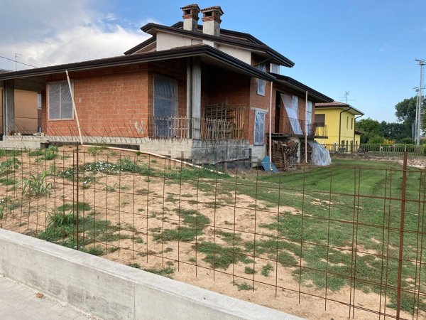 casa indipendente in vendita ad Isola Rizza