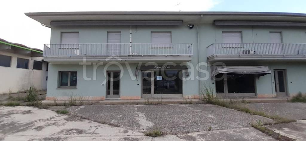 locale commerciale in vendita ad Isola Rizza