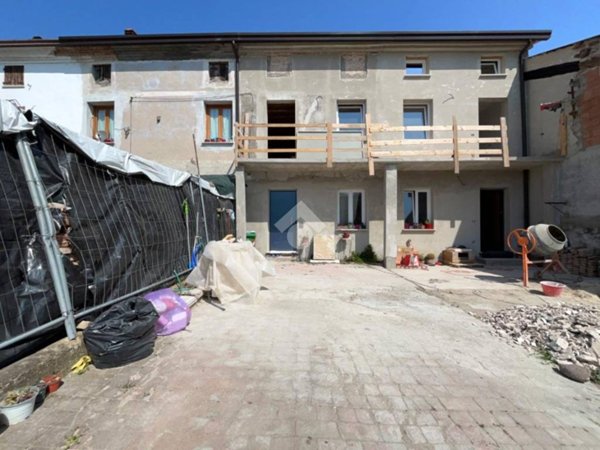 casa indipendente in vendita ad Isola Rizza