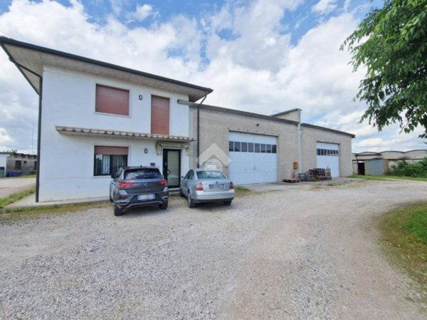 capannone in vendita ad Isola Rizza
