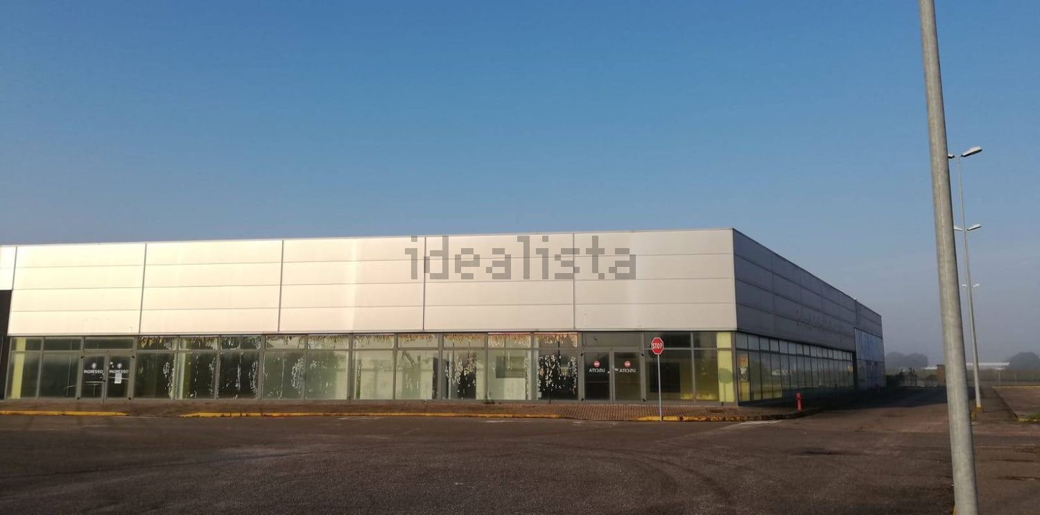 locale commerciale in vendita ad Isola Rizza