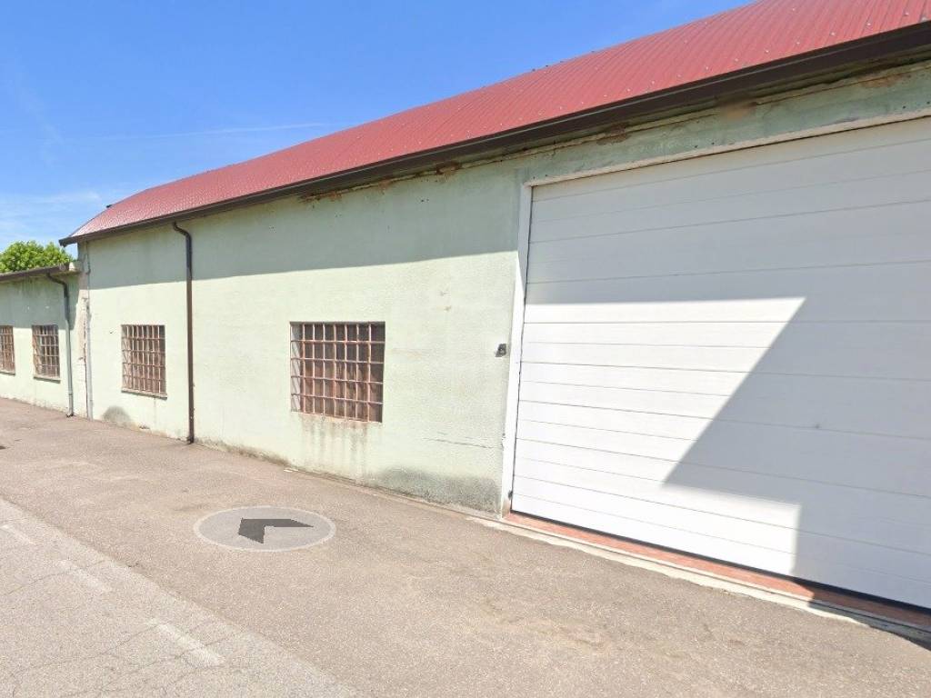 locale commerciale in vendita ad Isola Rizza
