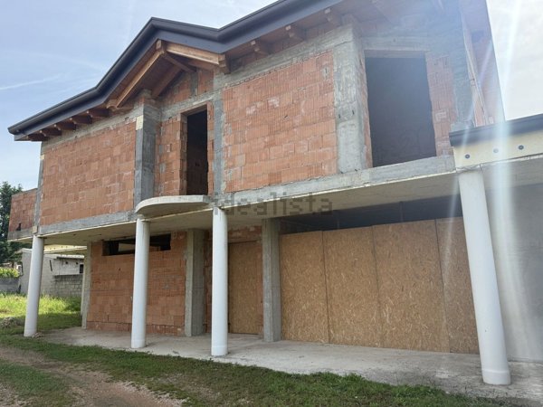 casa indipendente in vendita ad Isola Rizza