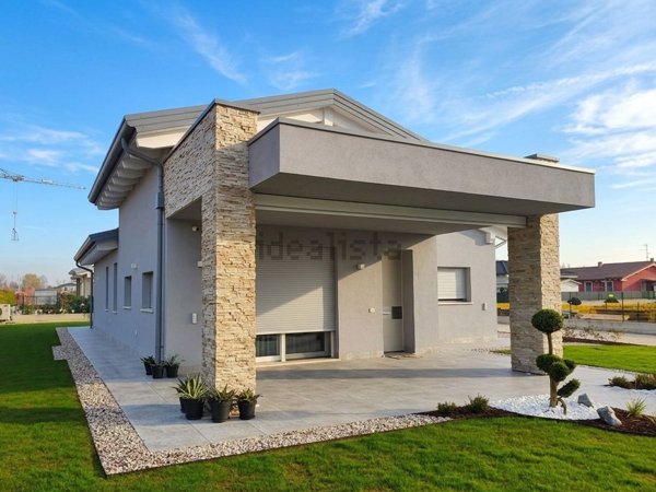 casa indipendente in vendita ad Isola Rizza
