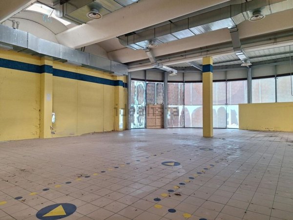 locale di sgombero in vendita ad Isola Rizza