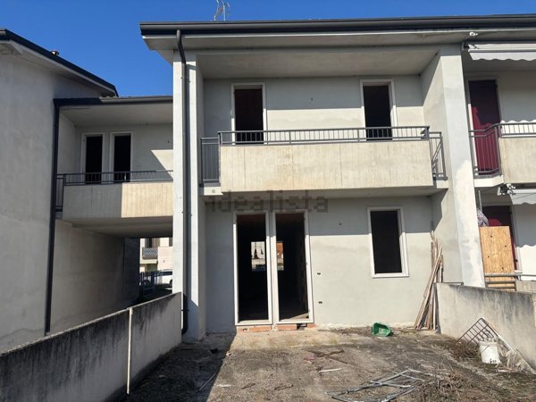 casa indipendente in vendita ad Isola Rizza