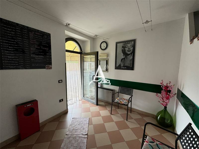 locale commerciale in vendita ad Isola Rizza