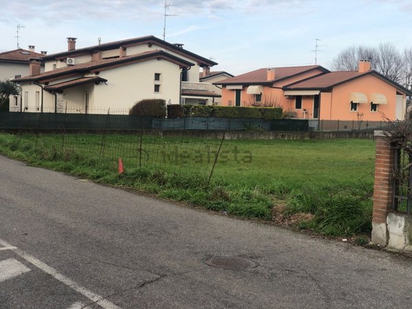 terreno edificabile in vendita ad Isola Rizza