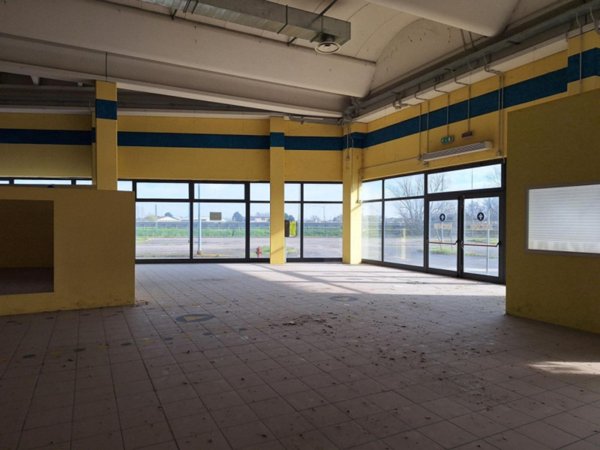 capannone in vendita ad Isola Rizza