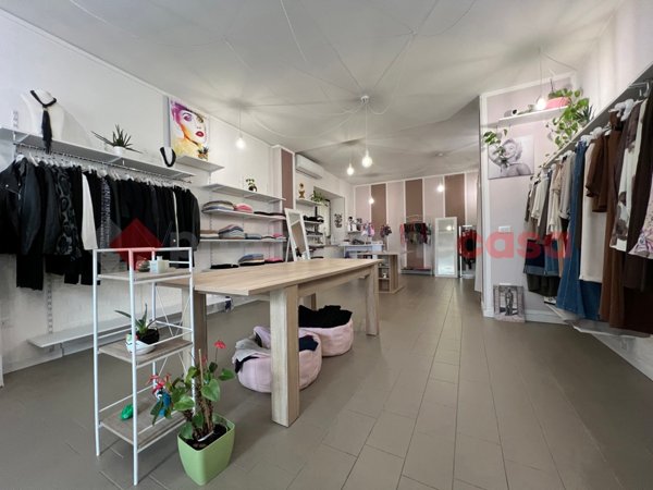 negozio in vendita ad Isola Rizza