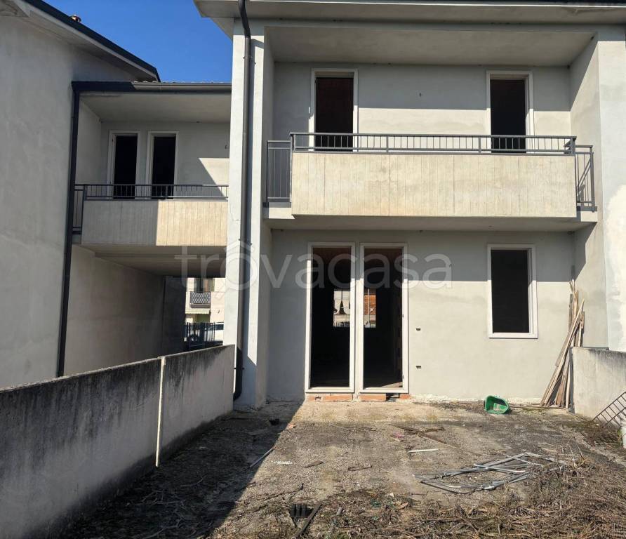 casa indipendente in vendita ad Isola Rizza