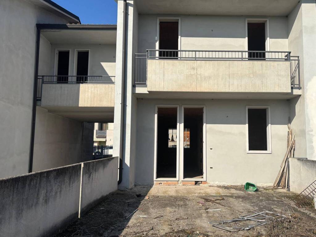 casa indipendente in vendita ad Isola Rizza