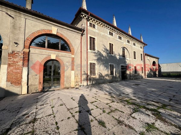 casa indipendente in vendita ad Isola Rizza