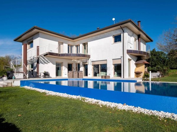 casa indipendente in vendita a Lavagno