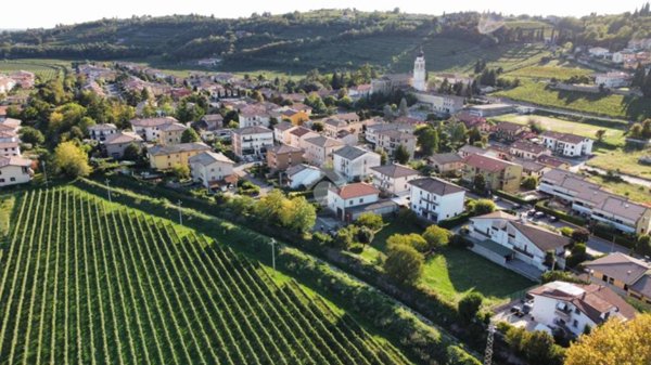 casa indipendente in vendita a Lavagno in zona San Pietro
