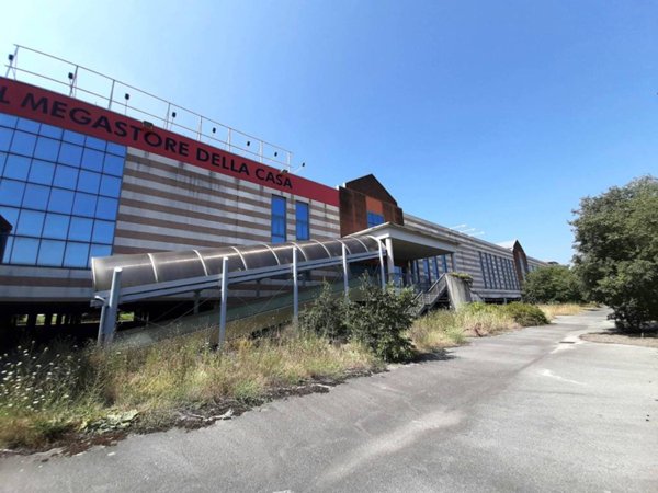 locale commerciale in vendita a Lavagno