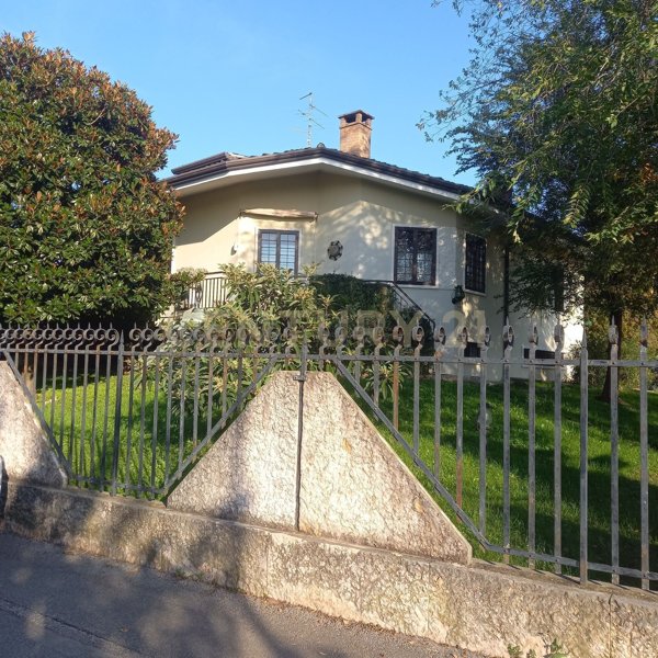 casa indipendente in vendita a Lavagno