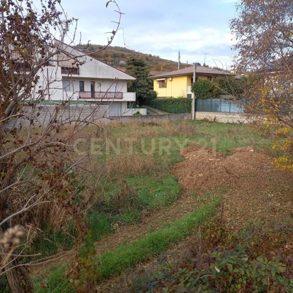 ufficio in vendita a Lavagno in zona San Pietro