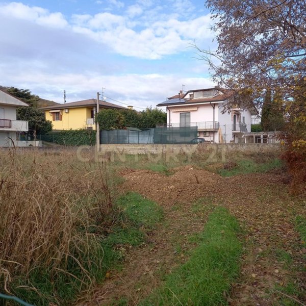 ufficio in vendita a Lavagno in zona San Pietro