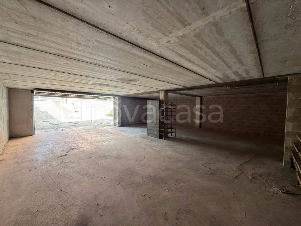 locale di sgombero in vendita a Lavagno in zona Vago