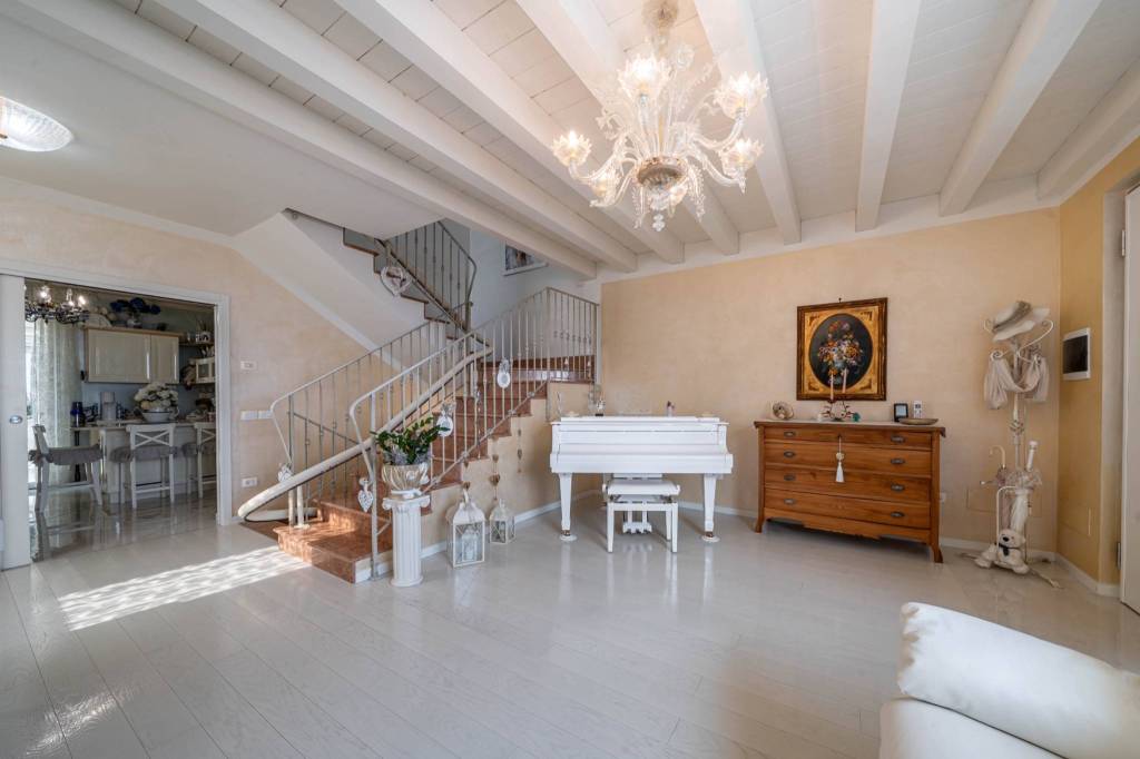 casa indipendente in vendita a Lavagno in zona San Briccio