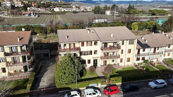 appartamento in vendita a Lavagno in zona Vago