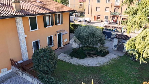 esavano in vendita a Lavagno in zona Vago