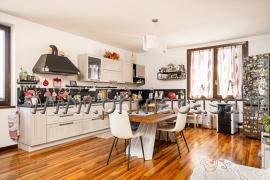 casa indipendente in vendita a Lavagno