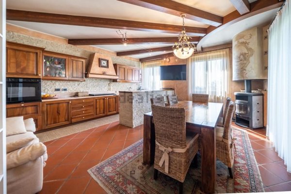 casa indipendente in vendita a Lavagno