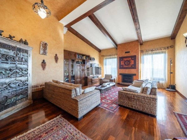 casa indipendente in vendita a Lavagno