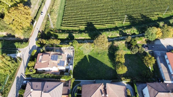 terreno edificabile in vendita a Lavagno in zona San Pietro