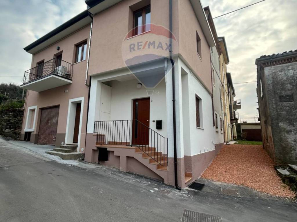 appartamento in vendita a Lavagno in zona San Briccio