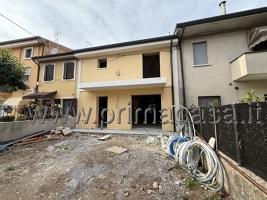 casa indipendente in vendita a Lavagno