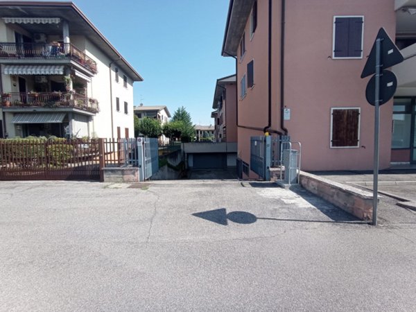 locale di sgombero in vendita a Lavagno in zona Vago