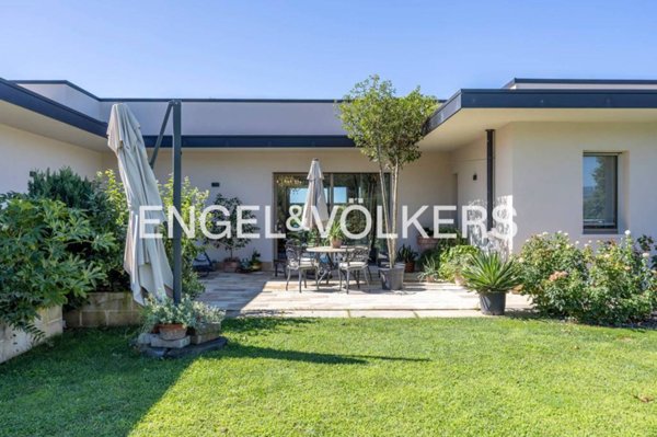 casa indipendente in vendita a Lavagno