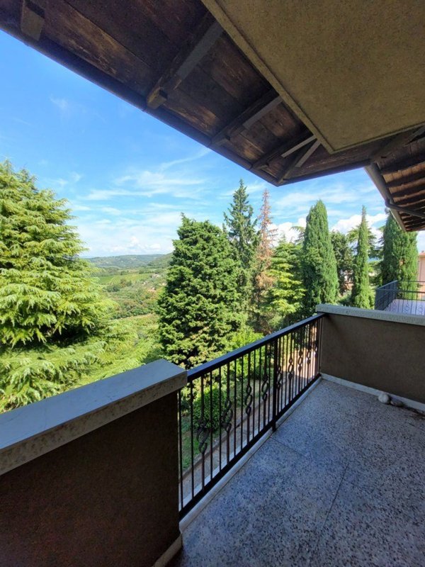 casa indipendente in vendita a Lavagno