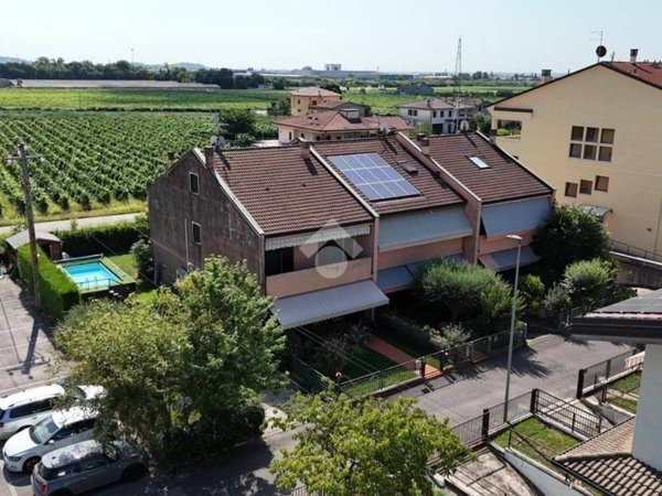 casa indipendente in vendita a Lavagno