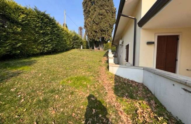 casa indipendente in vendita a Lavagno