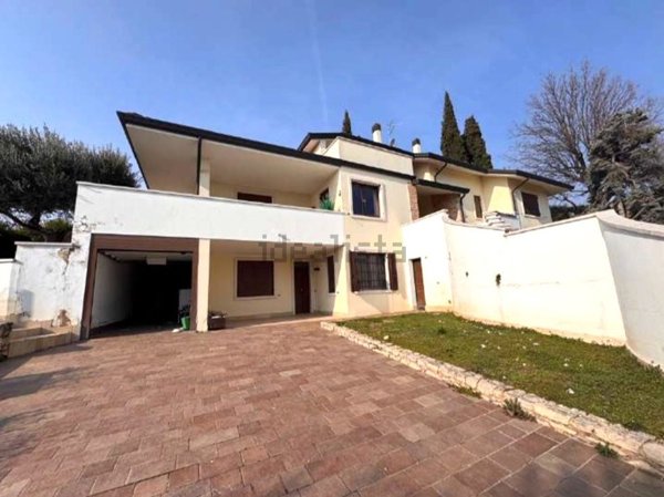 casa indipendente in vendita a Lavagno