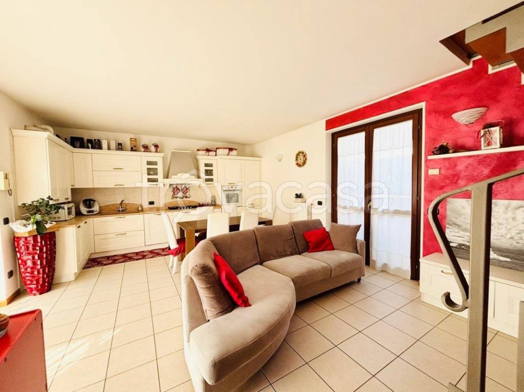 appartamento in vendita a Lavagno in zona Vago