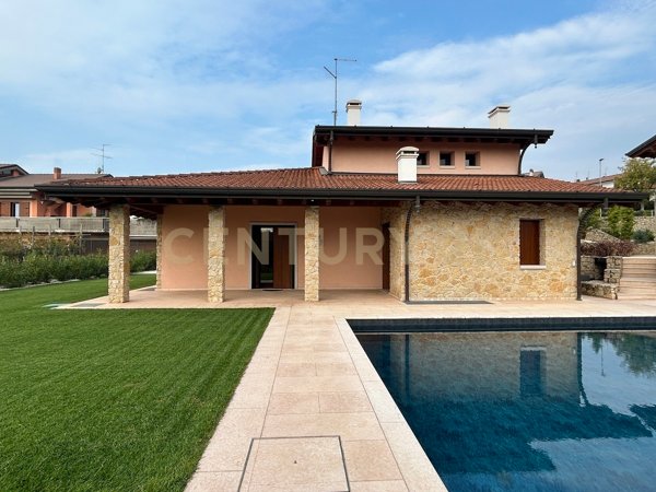 casa indipendente in vendita a Lavagno in zona Vago