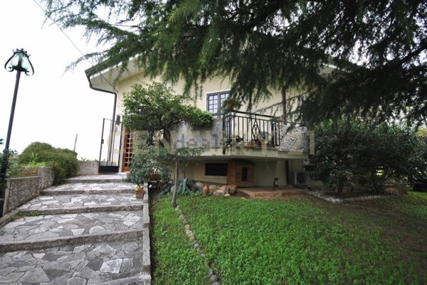 casa indipendente in vendita a Lavagno