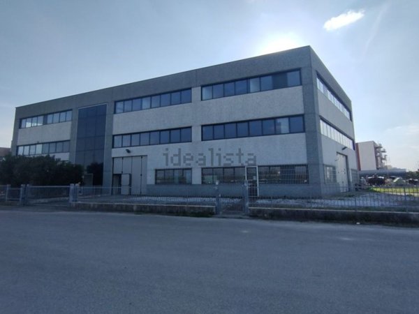 capannone in vendita a Lavagno