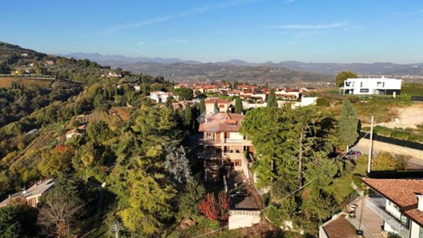 casa indipendente in vendita a Lavagno in zona San Pietro