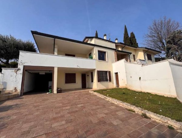 casa indipendente in vendita a Lavagno